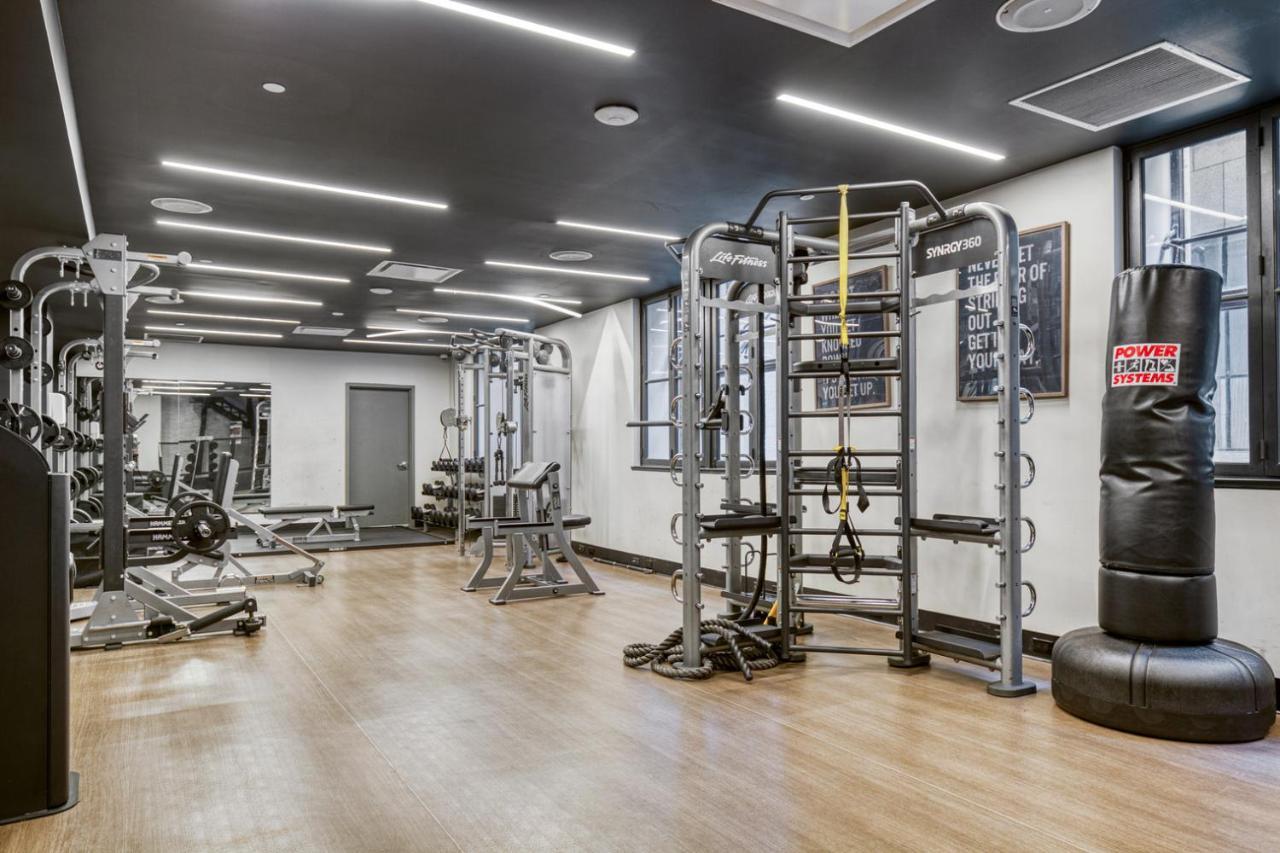 Wall St 1br W Gym Doorman Roof Deck Nyc-226 * New York